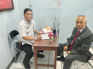 Wajib Lapor Perdana OC Kaligis Usai Cuti Jelang Bebas Wajib Lapor Perdana OC Kaligis Usai Cuti Jelang Bebas