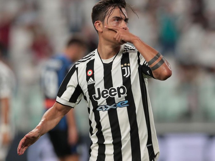TURIN, ITALY - AUGUST 14: Paulo Dybala of Juventus celebrates after scoring the opening goal during the pre-season friendly match between Juventus and Atalanta BC at Allianz Stadium on August 14, 2021 in Turin, Italy. (Photo by Emilio Andreoli/Getty Images)