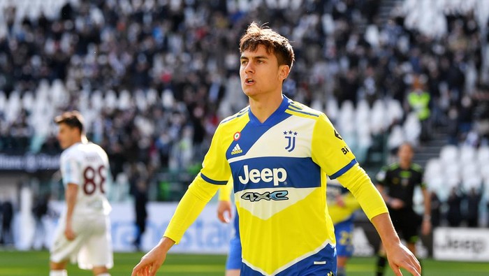 TURIN, ITALY - MARCH 20: Paulo Dybala of Juventus celebrates after scoring their teams first goal during the Serie A match between Juventus and US Salernitana at Allianz Stadium on March 20, 2022 in Turin, Italy. (Photo by Valerio Pennicino/Getty Images)
