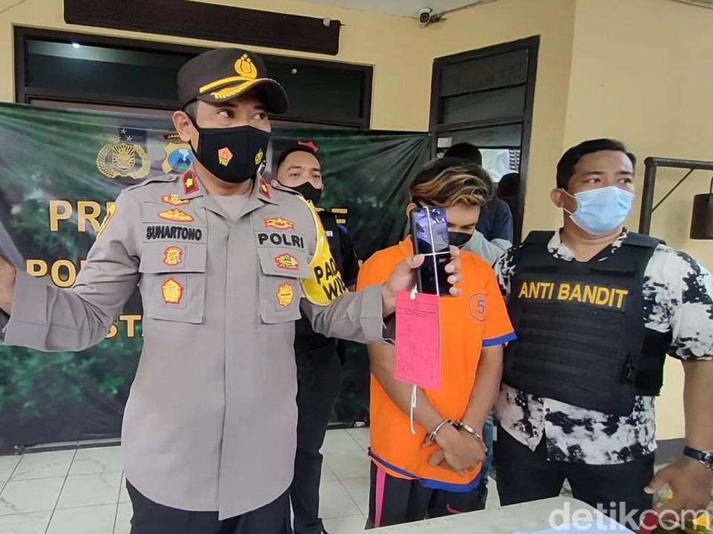 Rekam Anak Ibu Kos Mandi, Kuli Bangunan di Surabaya Diciduk