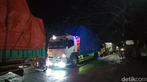 Penampakan Macet Parah di Jalur Pantura Pati-Rembang