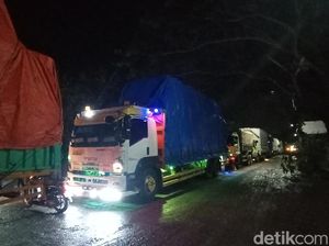 Penampakan Macet Parah di Jalur Pantura Pati-Rembang