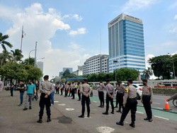 555 Personel TNI-Polisi Amankan Demo Buruh di DPR