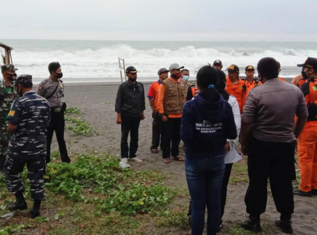 Seorang Siswa Purworejo Hilang Tenggelam di Pantai Dewaruci