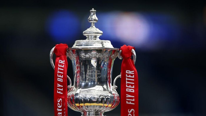 LEICESTER, ENGLAND - MARCH 21: A detailed view of the Emirates FA Cup Trophy is seen prior to the Emirates FA Cup Quarter Final  match between Leicester City and Manchester United at The King Power Stadium on March 21, 2021 in Leicester, England. Sporting stadiums around the UK remain under strict restrictions due to the Coronavirus Pandemic as Government social distancing laws prohibit fans inside venues resulting in games being played behind closed doors.  (Photo by Alex Pantling/Getty Images)