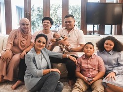 Aurel Senang Raul Lemos Jenguk, Ameena Dapat Kado Spesial Ini