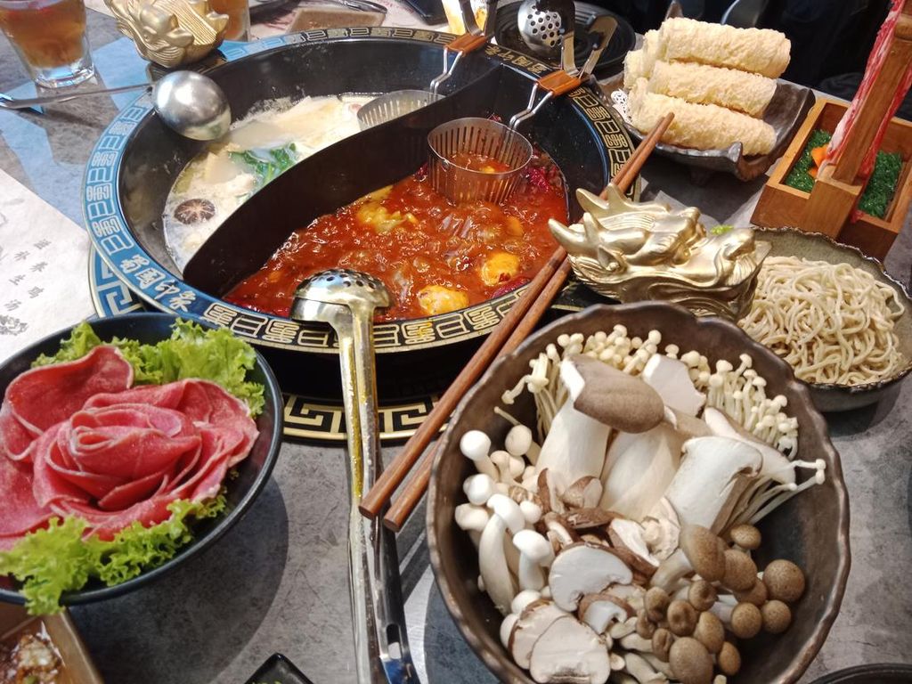 Tersengat Pedasnya Szechuan Mala Hot Pot di Restoran Ini Tersengat Pedasnya Szechuan Mala Hot Pot di Restoran Ini