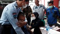 Takut Jarum Suntik, Begini Ekspresi Napi di Sukabumi Saat Divaksin