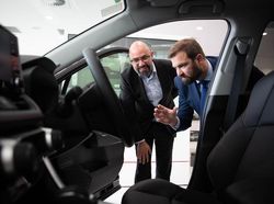 Penjualan Mobil di Rusia Ambyar: Harga Naik Tinggi, Dealer Kosong, Mobil China Untung