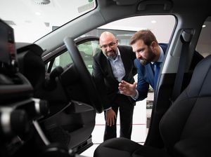 Terbatasnya Pasokan Chip Komputer Akibat Invasi Rusia Sebabkan Harga Mobil di Australia Lebih Mahal