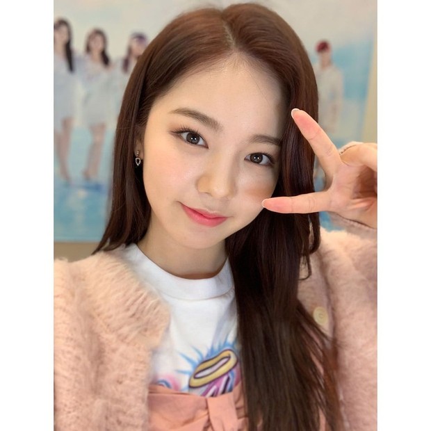 Ayaka NiziU yang memiliki visual legendaris khas JYP Entertainment.