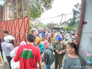 Lagi, Antrean Pembeli Minyak Goreng Curah Mengular di Magelang