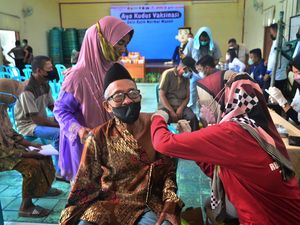 Asyik! Vaksin COVID-19 di Sini Dapat Minyak Goreng Gratis