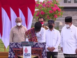 Momen Jokowi Resmikan Politeknik Ben Mboi di NTT Bareng Prabowo