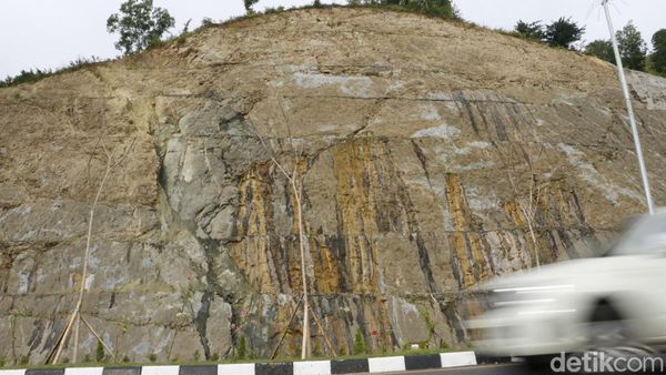 Ajaib, Ada Bukit Bisa Menangis!