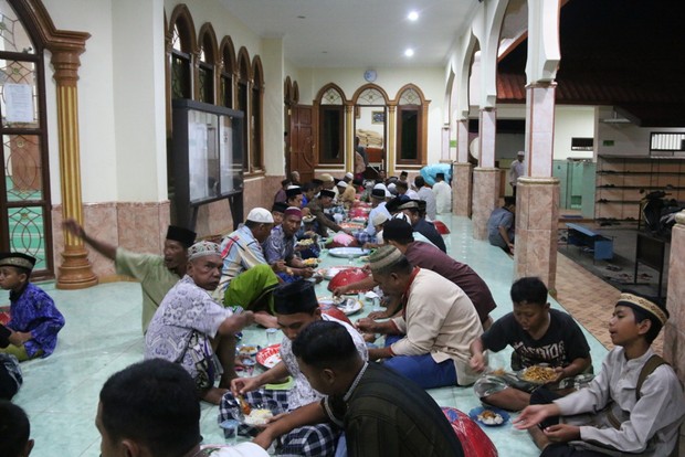 Masyarakat Bangka Belitung biasanya melakukan ruwahan