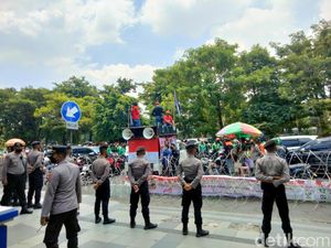Driver Ojol Ancam Dirikan Tenda di Dishub Jatim Jika Tuntutan Tak Digubris