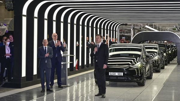 Elon Musk Buka Pabrik Raksasa Tesla di Jerman