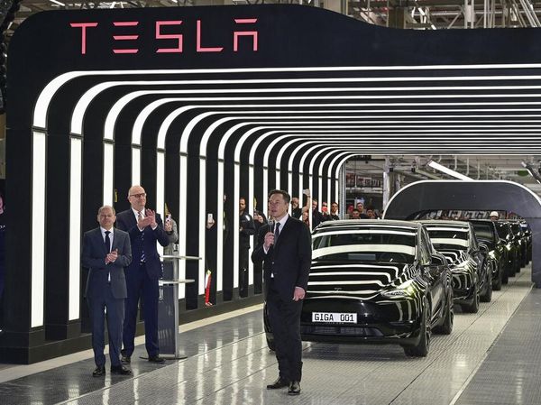 Elon Musk Buka Pabrik Raksasa Tesla di Jerman
