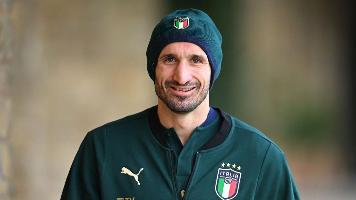 Giorgio Chiellini sudah mengumumkan tanggal pensiunnya dari timnas Italia. Foto: Getty Images/Claudio Villa