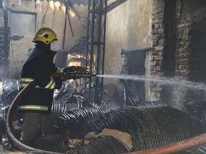 Gudang Barang Bekas di India Kebakaran, Belasan Orang Tewas