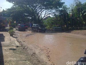Hindari Macet Jalur Pantura di Pati, Jalan Alternatif Rusak Menanti