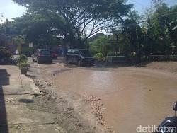 Hindari Macet Jalur Pantura di Pati, Jalan Alternatif Rusak Menanti