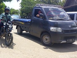 Jalur Alternatif Rembang-Pati Mulai Padat, Warga Bantu Atur Lalin