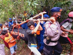 Jenazah Korban Mobil Terjun ke Sungai di Toraja Ditemukan 8 Km dari TKP