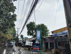 Kabel Menjuntai di Limo Depok Putus, Diduga Ditabrak Truk Pengangkut Tanah