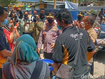 Kapolri Cek Pasokan Minyak Goreng Curah di Soreang, Bandung