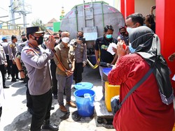 Dialog dengan Kapolri, Pedagang di Soreang Girang Minyak Goreng Curah Tersedia