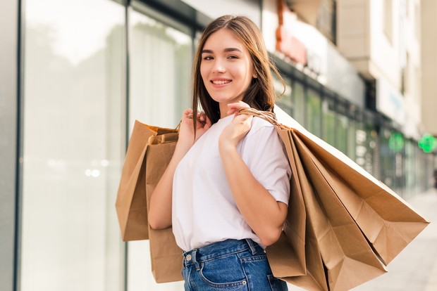 Kegiatan ngabuburit zodiak Aries adalah belanja