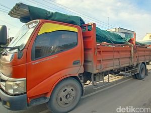 Perhatian! Jalur Pantura Pati-Rembang Masih Macet di Juwana Pagi Ini