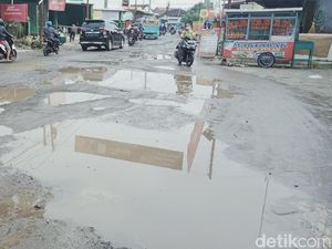 Jalan Juwiring-Karangdowo Klaten Rusak Parah, Warga: Serasa Offroad