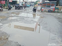 Jalan Juwiring-Karangdowo Klaten Rusak Parah, Warga: Serasa Offroad