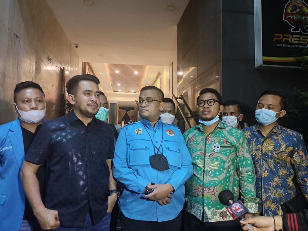 Ketum KNPI Umar Bonte Serahkan CCTV Dugaan Dikeroyok Fahd A Rafiq dkk