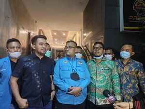 Ketum KNPI Umar Bonte Serahkan CCTV Dugaan Dikeroyok Fahd A Rafiq dkk Ketum KNPI Umar Bonte Serahkan CCTV Dugaan Dikeroyok Fahd A Rafiq dkk