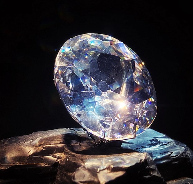 Berlian Koh I Noor menjadi berlian termahal di dunia yang tidak bisa diperkirakan berapa harganya