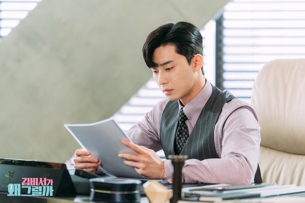 Lee Young Joon yang menjadi wakil presiden pada perusahaan keluarganya memiliki sifat yang sangat nyentrik yaitu sangat narsis dan sombong.