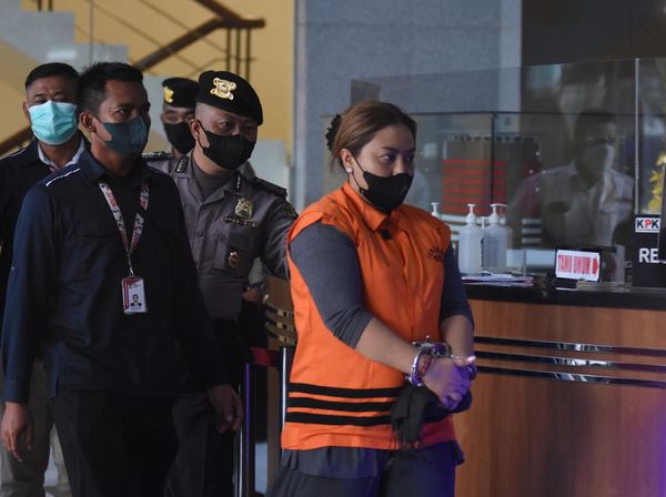 Mantan Bupati Tabanan Ni Putu Eka Ditahan KPK