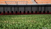 Untuk penggunaan energi, stadion berkapasitas 82 ribu penonton ini telah mendapatkan sertifikat Greenship Platinum. Artinya JIS merupakan stadion ramah lingkungan.