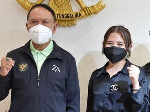 Prilly Jumpa Menpora, Bahas Sepakbola Nasional dan Persikota Prilly Jumpa Menpora, Bahas Sepakbola Nasional dan Persikota