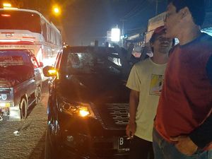 Pemobil Diamuk Massa di Bogor Usai Tabrak Tukang Bakso di Serpong Pemobil Diamuk Massa di Bogor Usai Tabrak Tukang Bakso di Serpong