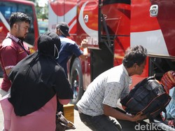 1.118 Orang Mudik dari Terminal Kampung Rambutan 24 April