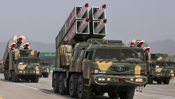Parade Militer dan Alutsista Meriahkan Hari Nasional Pakistan