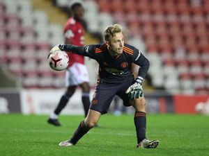 Duh! Kiper Manchester United Ini Pensiun Dini