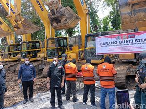 KLHK Kaltim Tangkap 11 Penambang Batu Bara Ilegal di Kawasan IKN Nusantara KLHK Kaltim Tangkap 11 Penambang Batu Bara Ilegal di Kawasan IKN Nusantara