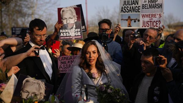 Pendiri WikiLeaks Julian Assange Menikah di Penjara