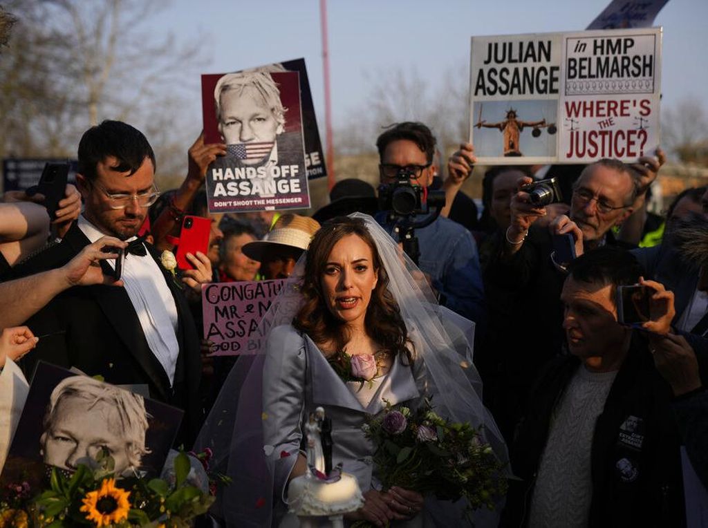 Pendiri WikiLeaks Julian Assange Menikah di Penjara